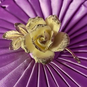 VINTAGE rose brooch